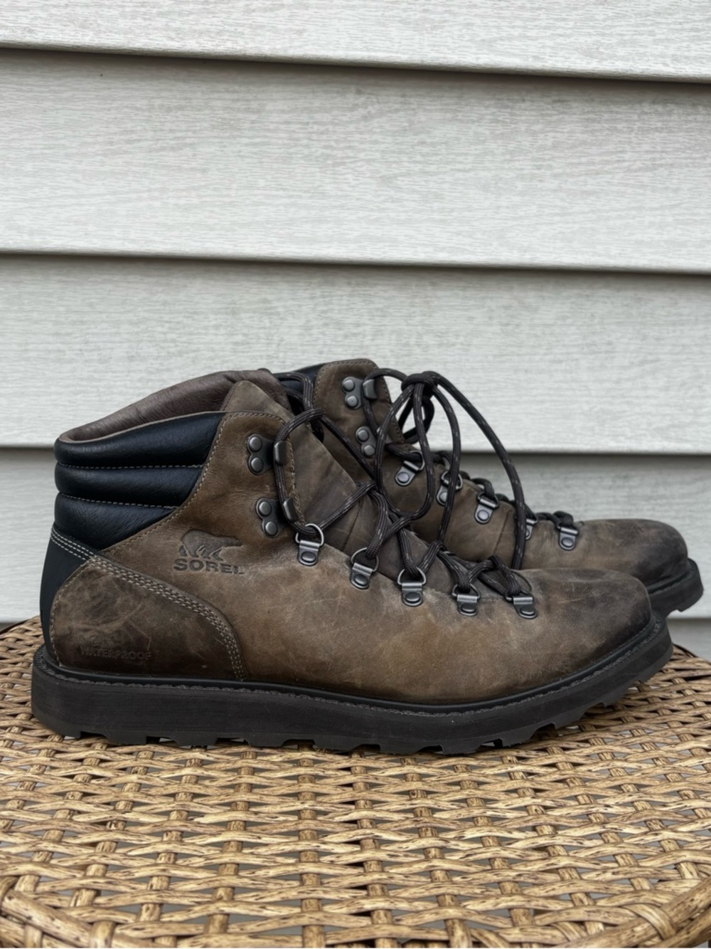 SOREL Mens Brown Leather Waterproof Hiking Boots.excellent near-new condition 9
